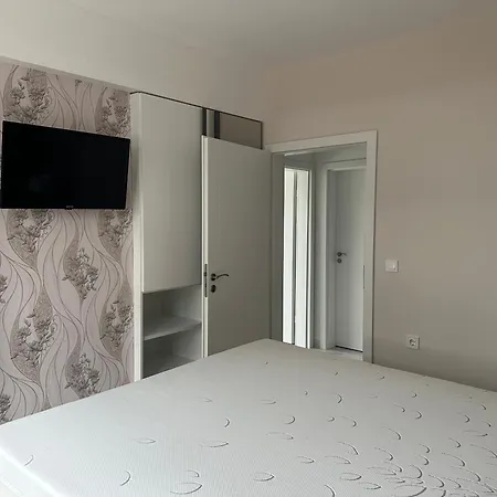 сарафово лукс гарден първа линия Apartmán Burgas City