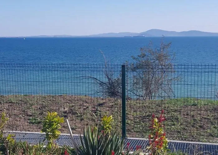 сарафово лукс гарден първа линия Апартамент Бургас