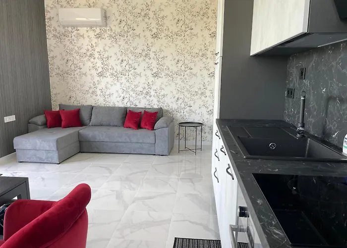 Апартамент сарафово лукс гарден първа линия Бургас